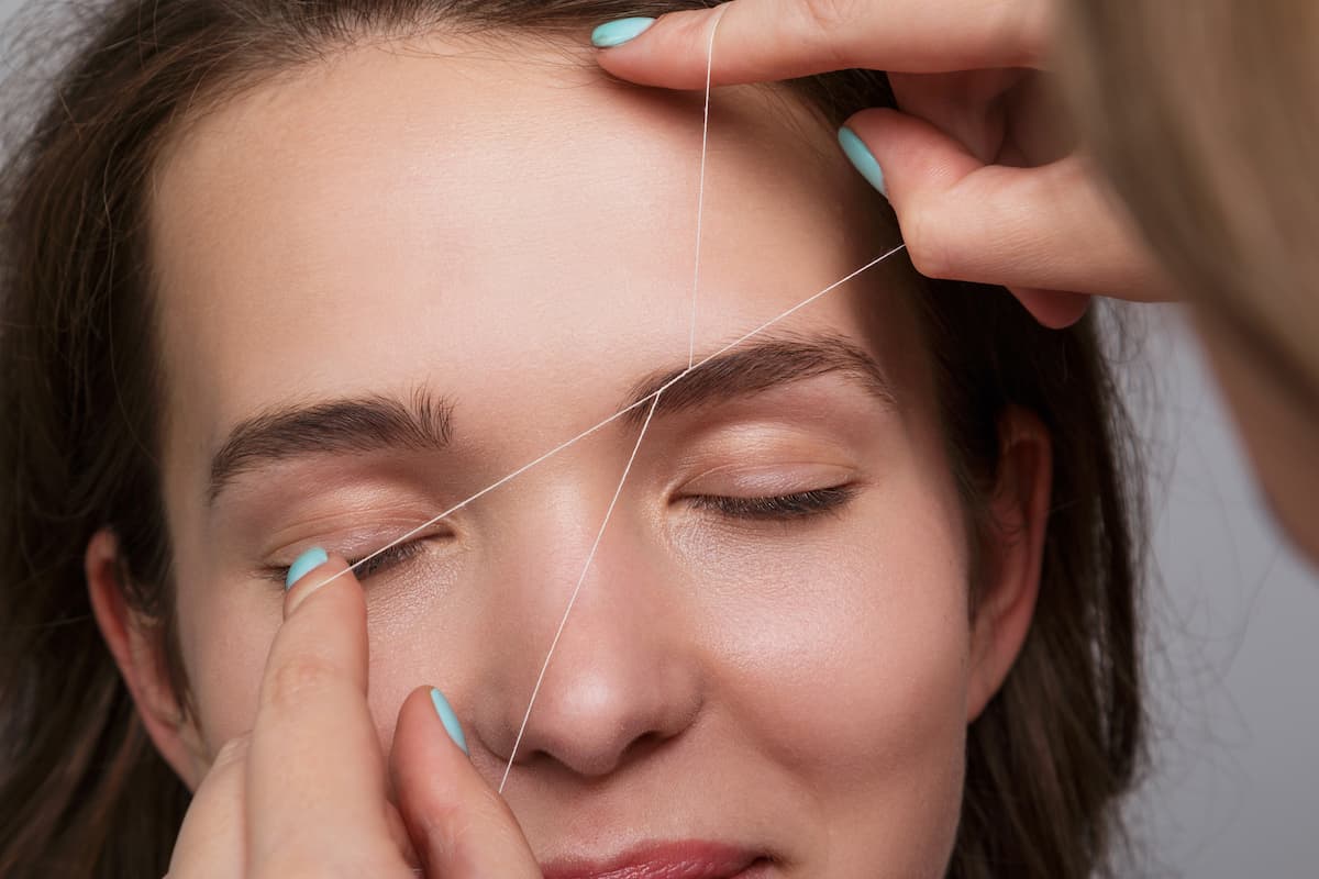 Here is the step-by-step guide on how to perfectly thread your eyebrows wit...